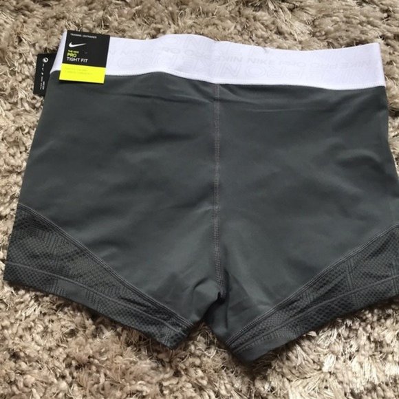 Nike Women’s Pro Shorts - New - Picture 3 of 7